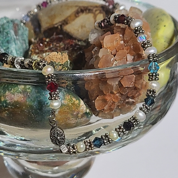 Freshwater Pearl and Swarovski Crystal Necklace - Picture 5 of 6